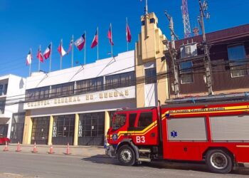 Indignación en Maule tras el ataque a bomberos mientras combatían incendios.
