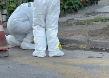 Escolar de 15 años continúa en estado grave tras ser apuñalado al salir de clases en un liceo de Quinta Normal.