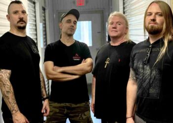 Nile vuelve a Chile para un concierto de larga duración en el Teatro Cariola.