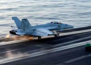 Tensión Internacional: Se confirma la presencia de un avión caza estadounidense en el espacio aéreo venezolano.