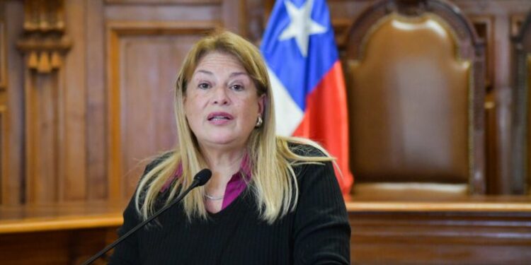 La Corte de Santiago admite querella de capítulos contra la exministra Ángela Vivanco.