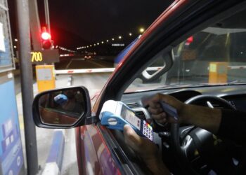 Autoridades informan sobre reducción de tarifas en autopistas para facilitar viajes de fin de año.