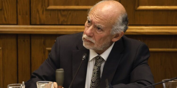 Flores señala tras la victoria de Kast que «el nuevo Gobierno inicia con un Senado empatado, lo que requiere diálogo».