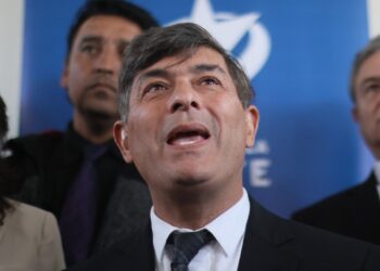 Ni «facho» ni «comunista»: Partido de la Gente invita a votar en blanco o nulo tras consulta.