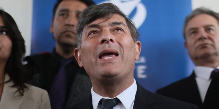 Ni «facho» ni «comunista»: Partido de la Gente invita a votar en blanco o nulo tras consulta.