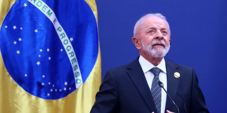 Lula advierte que Brasil no proseguirá con el acuerdo UE-Mercosur si no se firma el 20 de diciembre.