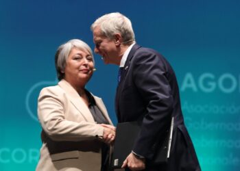 Sin audiencia, cara a cara y dividido en nueve segmentos: así se llevará a cabo el último debate presidencial entre Jeannette Jara y José Antonio Kast.