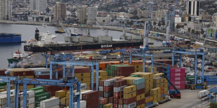 Frutas de Chile expresa su inquietud por la posible «pérdida de competitividad» debido al proyecto de Royalty Portuario.