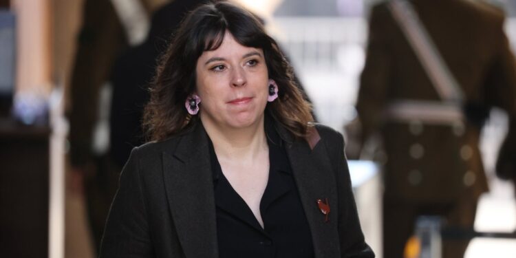 La presidenta del FA cuestionó la actuación de los voceros de Jara tras los desmarques por sus comentarios sobre Machado.