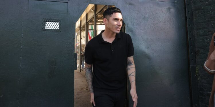 Jean Paul Pineda es arrestado nuevamente por una denuncia de violencia intrafamiliar en San Bernardo.