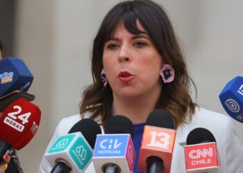 Constanza Martínez destaca la importancia de la autocrítica interna y la proyección futurista del Frente Amplio.