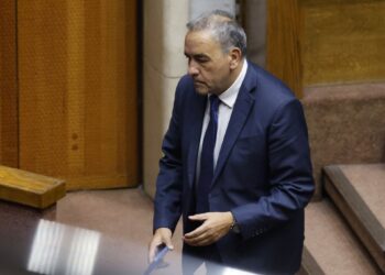 Senador Espinoza señala a la centroizquierda por la actual situación política: «Hemos entregado el Gobierno a la ultraderecha»