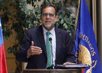 El diputado Mulet propone una «mesa integrada» para establecer la presidencia de la Cámara.