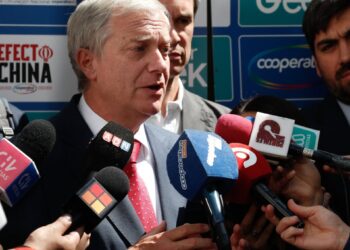 Kast cuestiona la centralización de decisiones y se compromete a impulsar el desarrollo rural durante su visita a Osorno.