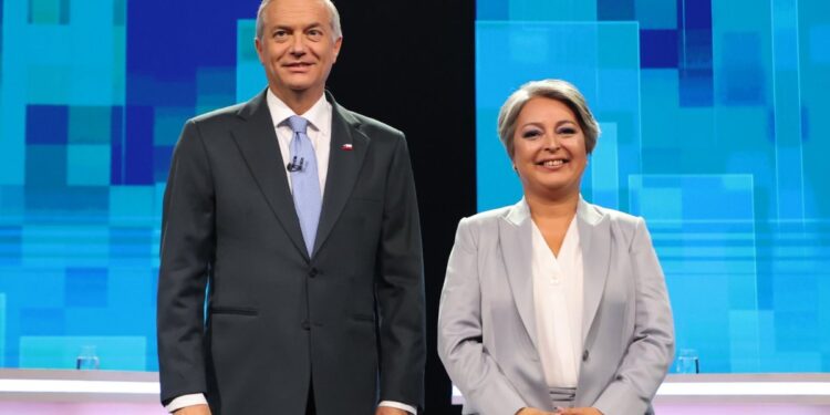 Kast concluye su mensaje afirmando que «la fuerza del cambio está en camino», mientras que Jara declara que «no dudaré en tomar las decisiones necesarias».