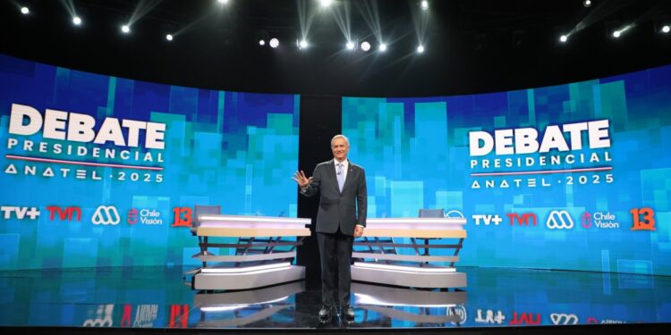 Kast, en relación al caso de Sol Millakur, asegura que respetará a las minorías sexuales en su posible Gobierno.