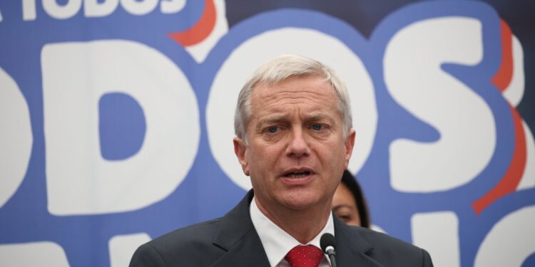 Kast y la controversia por la imagen de Milei con una motosierra: «No imitaremos lo que han hecho otros países.»