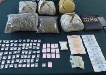 Dos hombres fueron arrestados en Maipú con ketamina, cocaína y cinco kilos de marihuana.