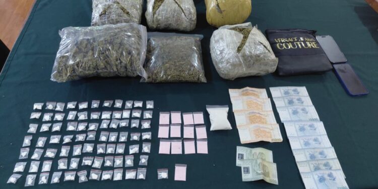 Dos hombres fueron arrestados en Maipú con ketamina, cocaína y cinco kilos de marihuana.