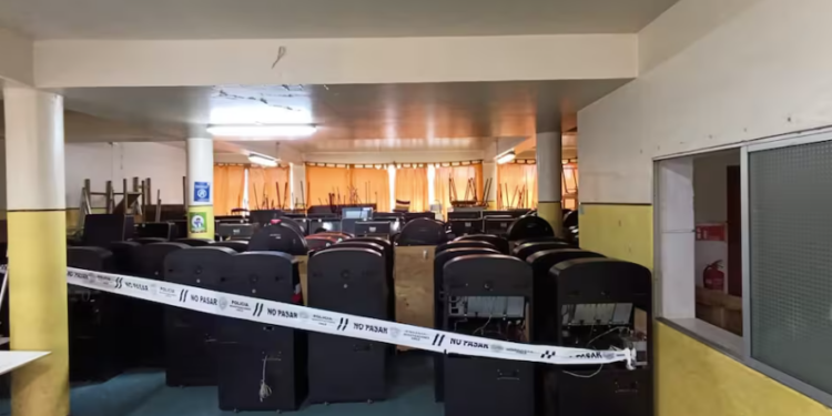 La PDI desmantela casinos ilegales en Lautaro y confisca 205 máquinas.
