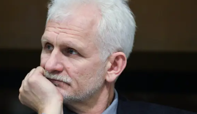 Bielorrusia libera al Nobel de la Paz Bialiatski en el contexto de un acuerdo con EE.UU.