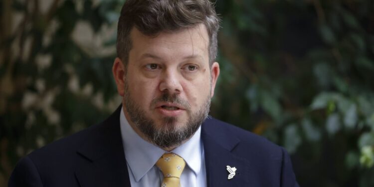 El partido de Kaiser admite que el influencer encarcelado por explotación sexual infantil les «brindó servicios remunerados».