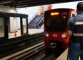 Metro de Santiago comienza la instalación de puertas de andén en la estación San Pablo.