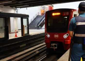 Metro de Santiago comienza la instalación de puertas de andén en la estación San Pablo.