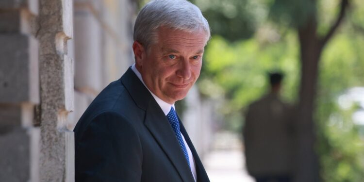 José Antonio Kast envía un mensaje navideño a las Fuerzas Armadas, a la policía y a los servicios esenciales.