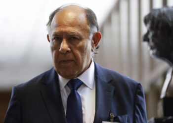 Simpertigue afirma, tras su destitución por la acusación constitucional, que «me han imputado la responsabilidad de la crisis del Poder Judicial».