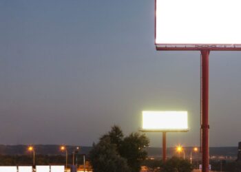 Contaminación lumínica: la nueva norma ya ha acumulado 282 denuncias y advierte sobre su impacto en la fauna, la salud y la astronomía.