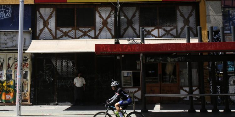 El Estado es condenado a indemnizar con casi $500 millones a los propietarios de la ex Fuente Alemana por «falta de servicio» luego del estallido social.