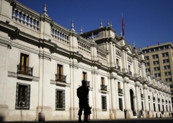 Oficializan solicitud a la Contraloría para iniciar una auditoría tras descubrir que más de 3,600 funcionarios del Gobierno continúan en teletrabajo.