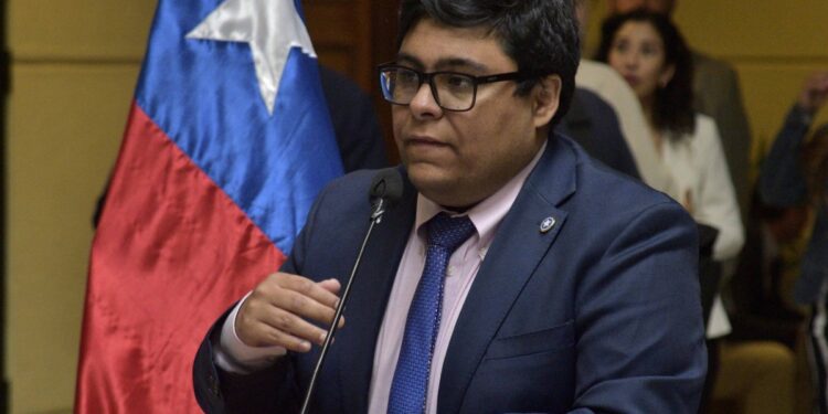 Presidente de la Cámara considera «gravísimo» el ataque dirigido a un parlamentario.