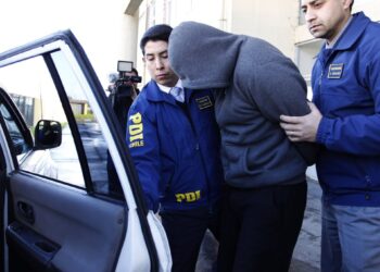 Un séptimo médico extranjero fue detenido por emitir licencias fraudulentas: un doctor colombiano enfrenta prisión preventiva.