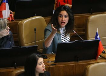 Frente Amplio apoya el protocolo laboral a pesar de la amenaza de acusación contra Grau.