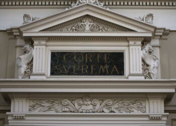 Corte Suprema pone en tela de juicio iniciativa de Kaiser para que el SML identifique restos sin requerir orden judicial.