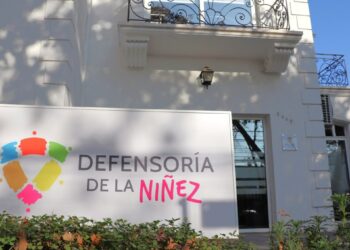 Defensoría presenta querella contra Mejor Niñez por enfrentamiento en centro de protección que dejó a un adolescente gravemente herido.