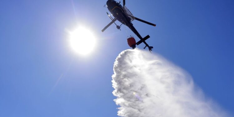 Senapred ordena evacuación preventiva debido a un incendio forestal en La Serena.