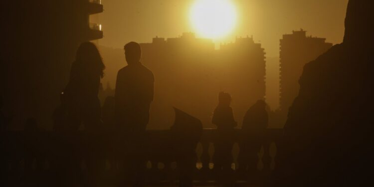 Alerta Roja por altas temperaturas en la región de Valparaíso: exhortan a tomar máximas precauciones.