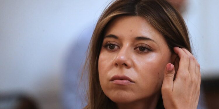 Diputada Cicardini cuestiona afirmaciones de Karamanos sobre el papel de la primera dama: «Su eliminación no tuvo impacto».