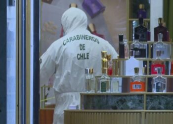 Ladrones sustraen casi $100 millones en perfumes de un exclusivo local en Vitacura.