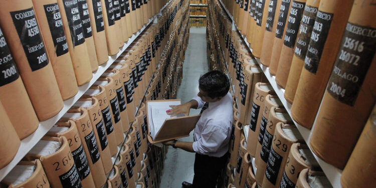 Admiten recurso de protección del Conservador de Buin-Paine por orden judicial de inscribir escritura electrónica fuera del proceso legal.