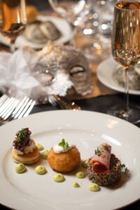 Una noche de brillo, gastronomía y celebración da la bienvenida al 2026 en Monticello.