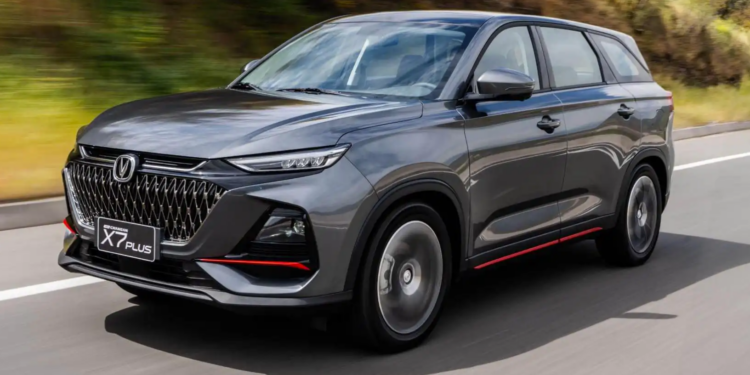 ¡Importante para los conductores! Sernac advierte sobre un problema en los frenos de más de 1.400 vehículos chinos en Chile.