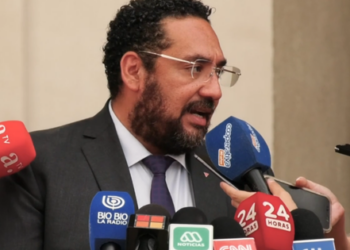 Cataldo cuestiona las “líneas rojas” del PNL sobre educación sexual si Kast asume la presidencia.