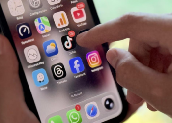 Anuncian proyecto de ley para limitar el uso de redes sociales en jóvenes menores de 16 años en Chile.