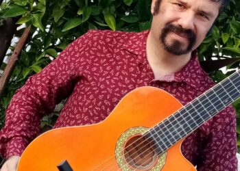 Claudio Gajardo brilla al llevarse el primer lugar en el concurso nacional de décimas.