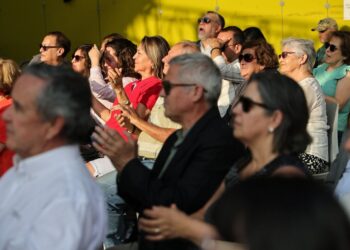 La magia navideña se encendió en la tercera edición del Concierto de Navidad.