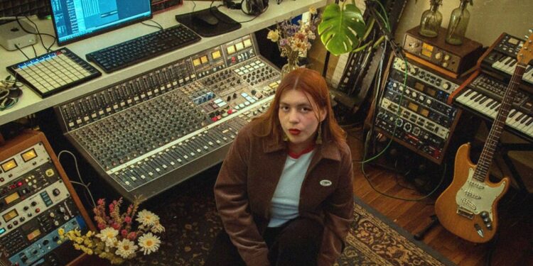 Conii lanza «Olvidar» en plataformas digitales, una canción de pop cinematográfico llena de emoción.